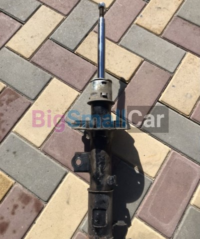 Правый амортизатор hyundai solaris 1